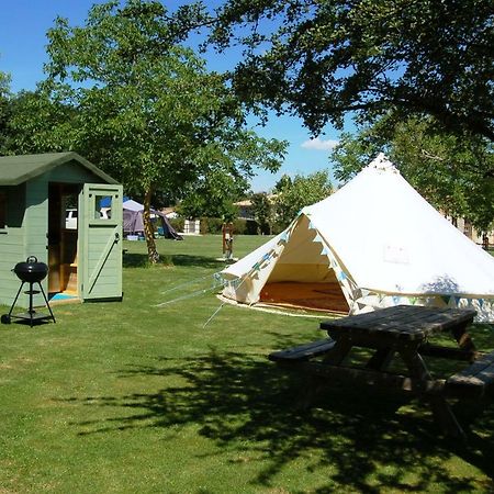 Camping La Forêt de Tessé Esterno foto