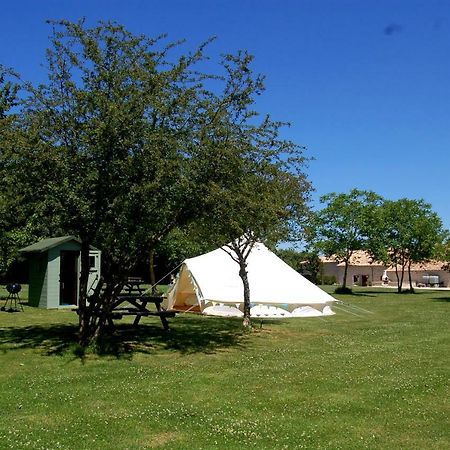 Camping La Forêt de Tessé Esterno foto