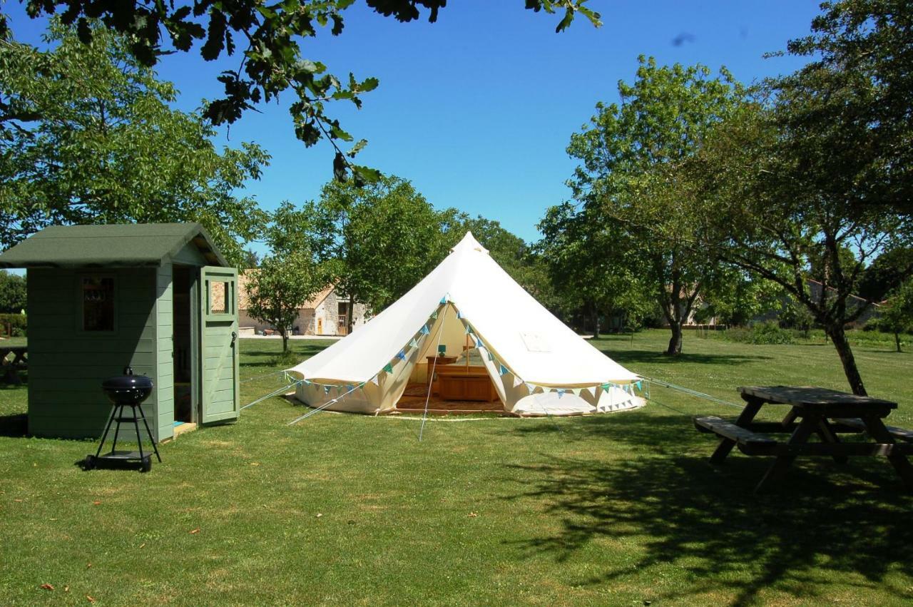 Camping La Forêt de Tessé Esterno foto