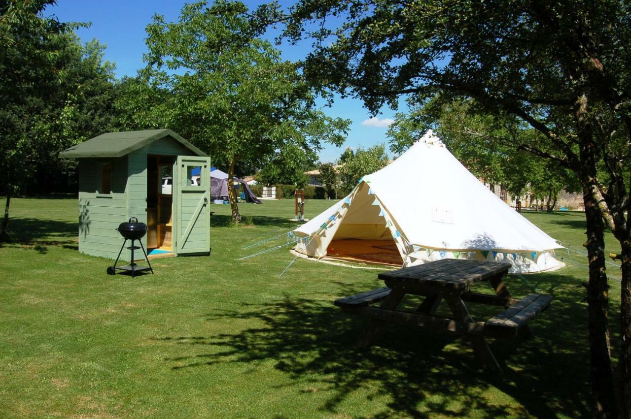 Camping La Forêt de Tessé Esterno foto