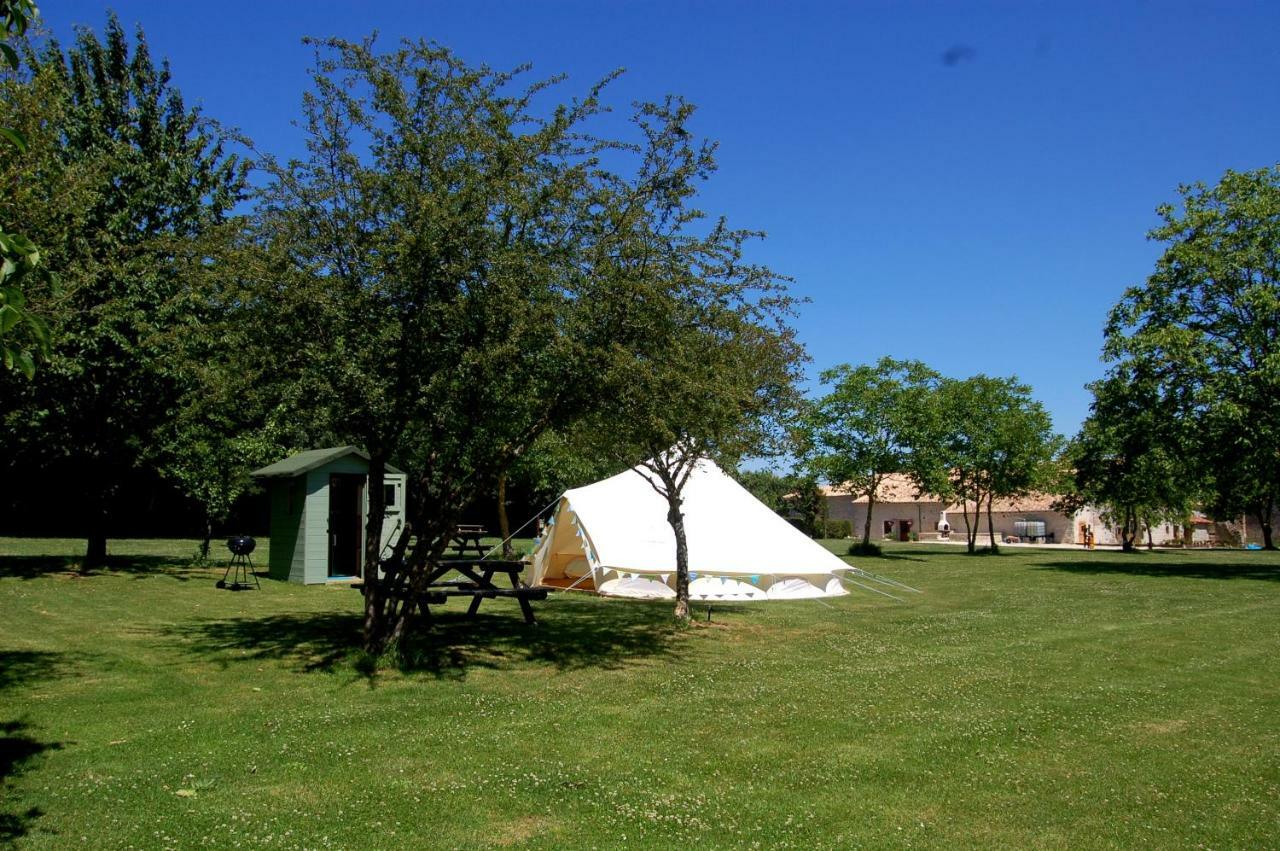 Camping La Forêt de Tessé Esterno foto